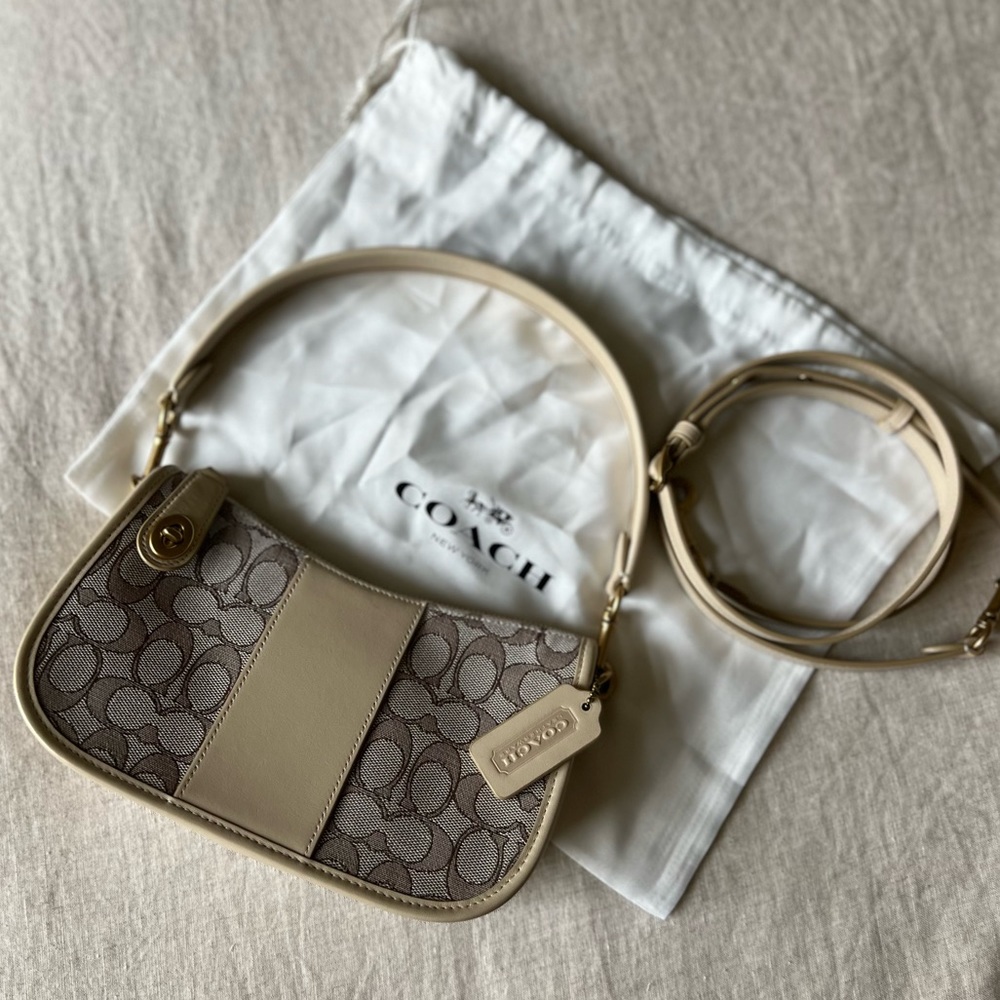 Coach Swinger Bag in Jacquard (White)